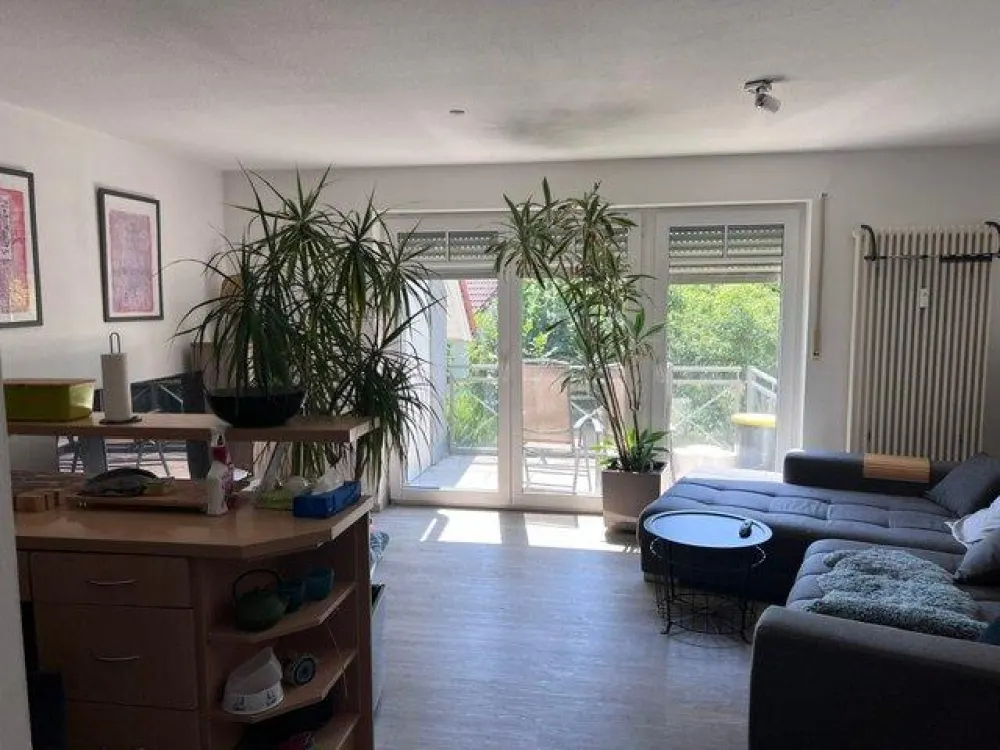 Bright, quiet, partially furnished apartment + balcony, approx. 35m², extra underground parking space