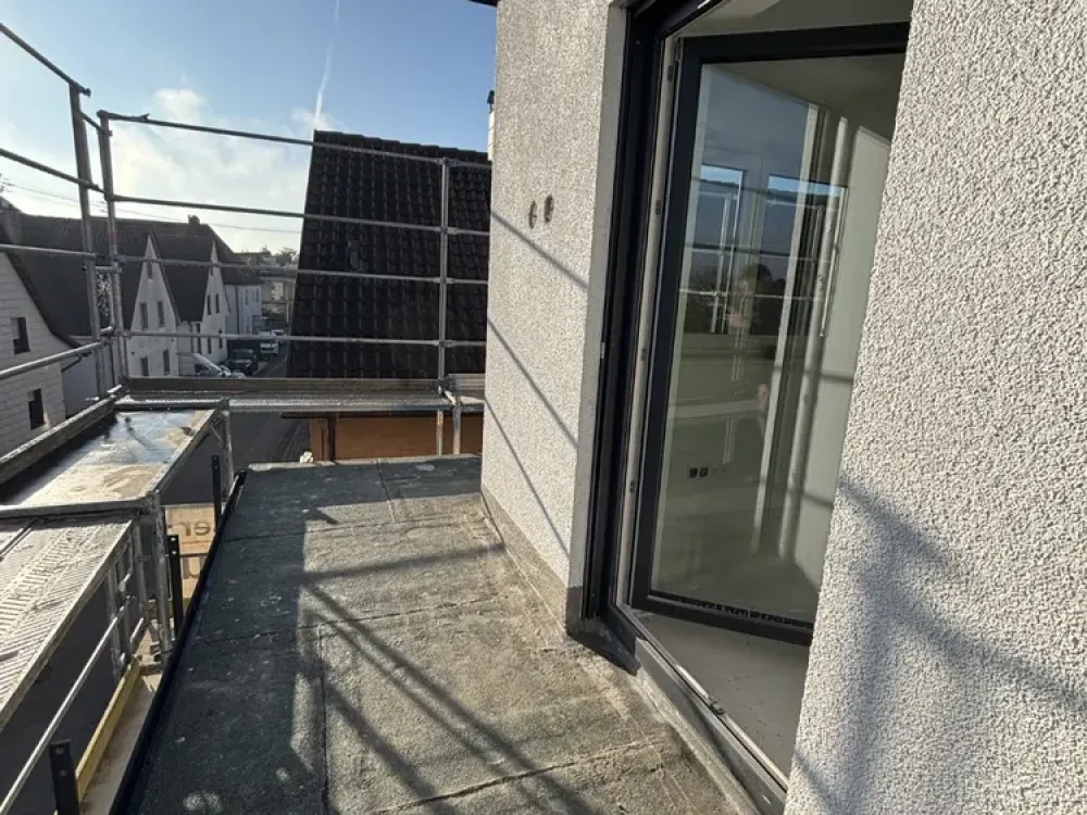 Stilvoller Neubau/Erstbezug. Voll ausgestattetes Dachterrassen-Apartment all inclusive