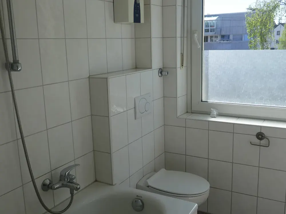 Köln-Holweide, schöne 2 Zimmer-Wohnung in 3-Familienhaus