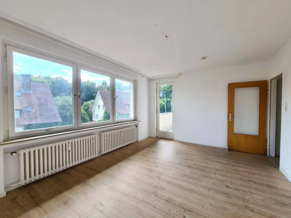 Living at Brasselsberg, Bright 2-Room Apartment with Balcony in a Green Location