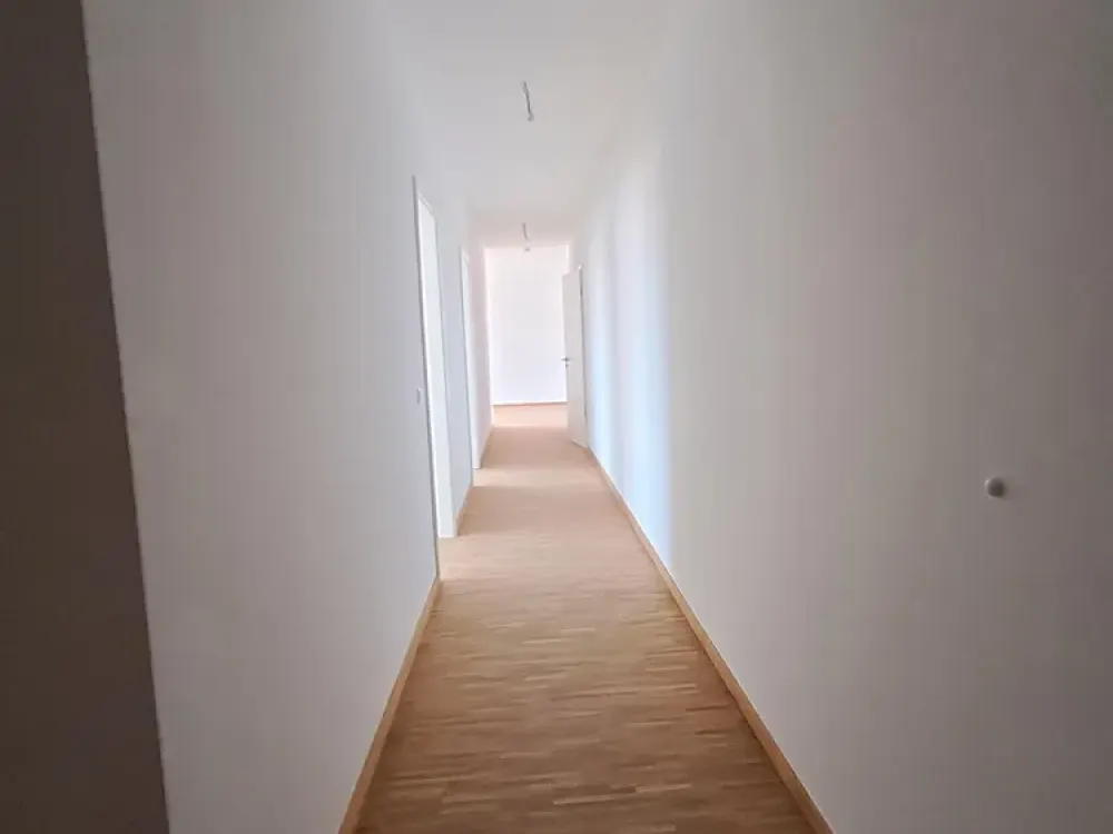 Bright 3-Room Apartment with Balcony - Move In and Feel at Home!