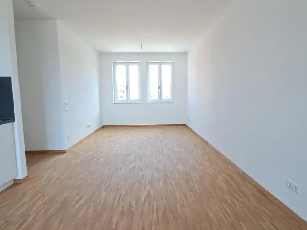 Bright 3-Room Apartment with Balcony - Move In and Feel at Home!