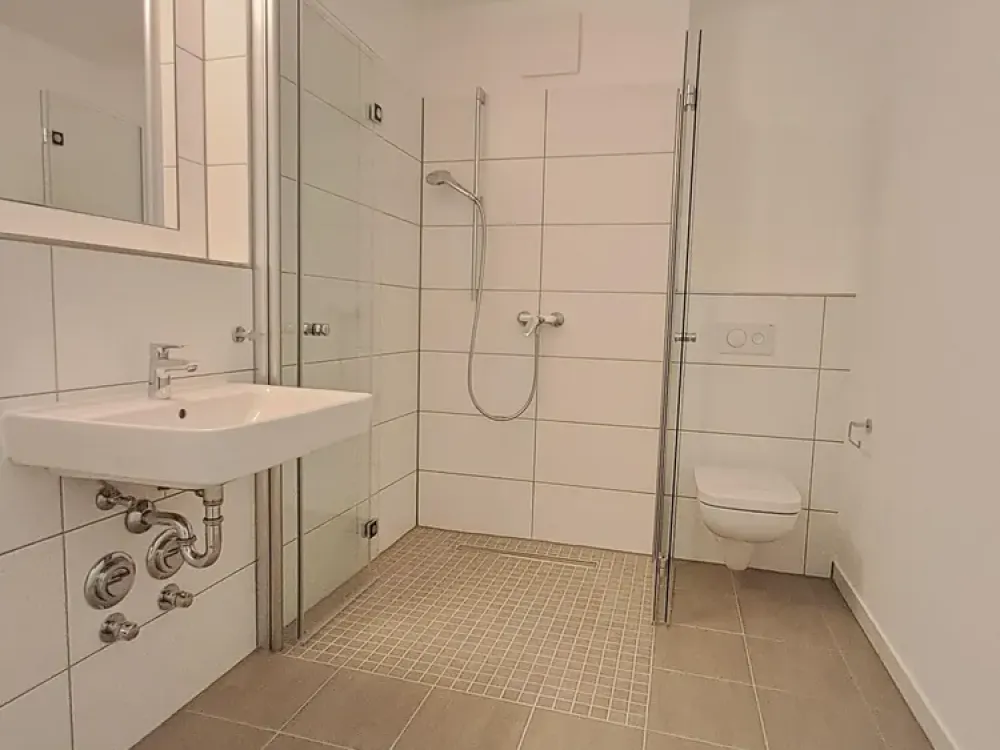 Bright 3-Room Apartment with Balcony - Move In and Feel at Home!