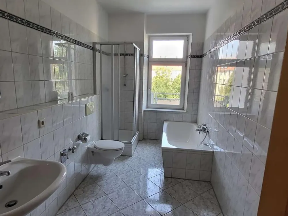 ***Attraktive 2-Zimmer-Wohnung mit Balkon und Einbauküche im Leipziger-Osten***