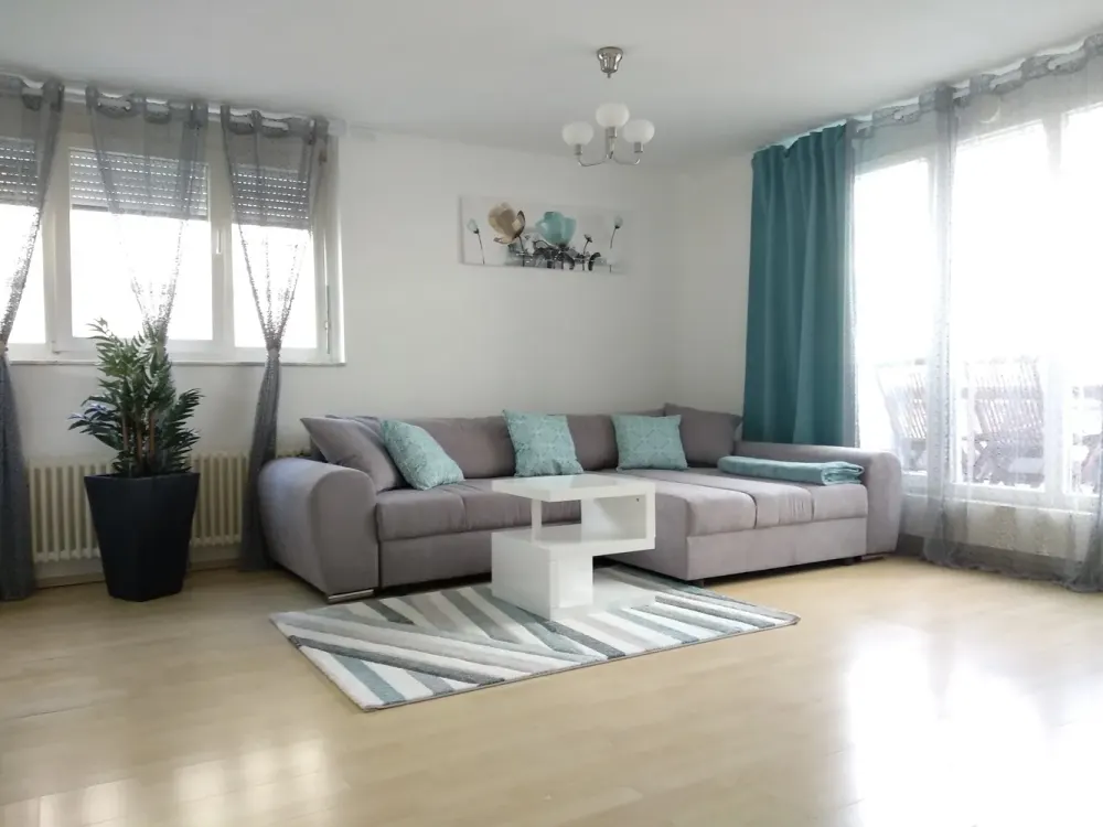 Möblierte 2,5 Zimmer Penthouse Wohnung in Stuttgart, Burgholzhof in der Nähe von Feuerbach