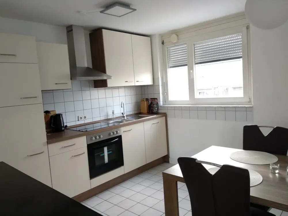 Möblierte 2,5 Zimmer Penthouse Wohnung in Stuttgart, Burgholzhof in der Nähe von Feuerbach