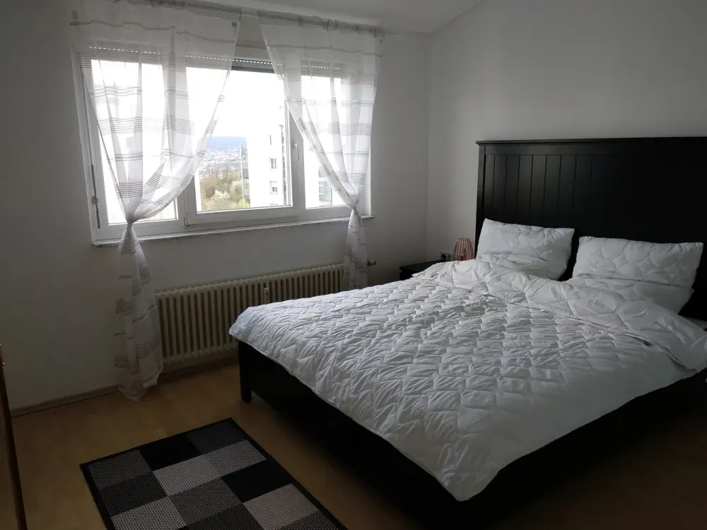 Möblierte 2,5 Zimmer Penthouse Wohnung in Stuttgart, Burgholzhof in der Nähe von Feuerbach