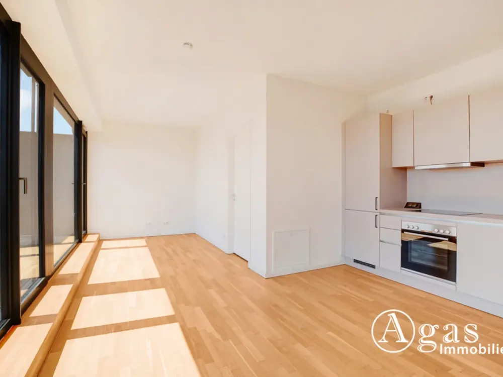Lichtdurchflutete 2 Zimmer Wohnung mit ca. 67m², EBK und großem Balkon in Berlin-Mitte!