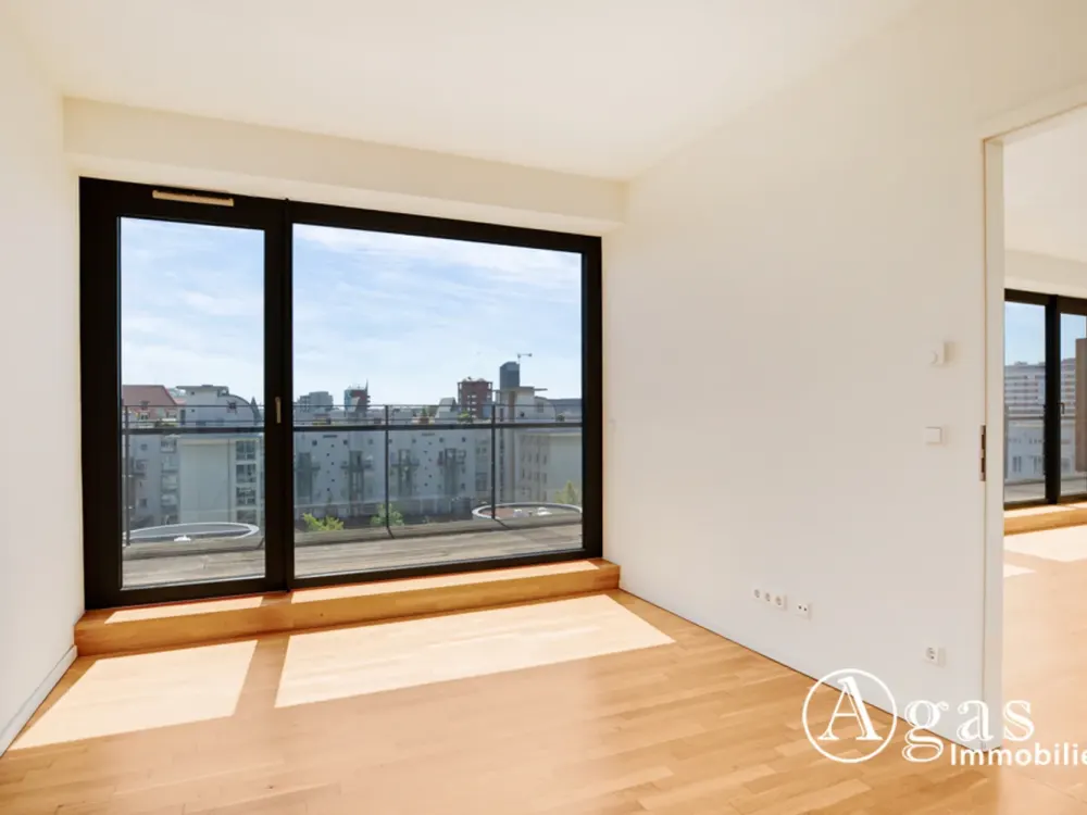 Lichtdurchflutete 2 Zimmer Wohnung mit ca. 67m², EBK und großem Balkon in Berlin-Mitte!