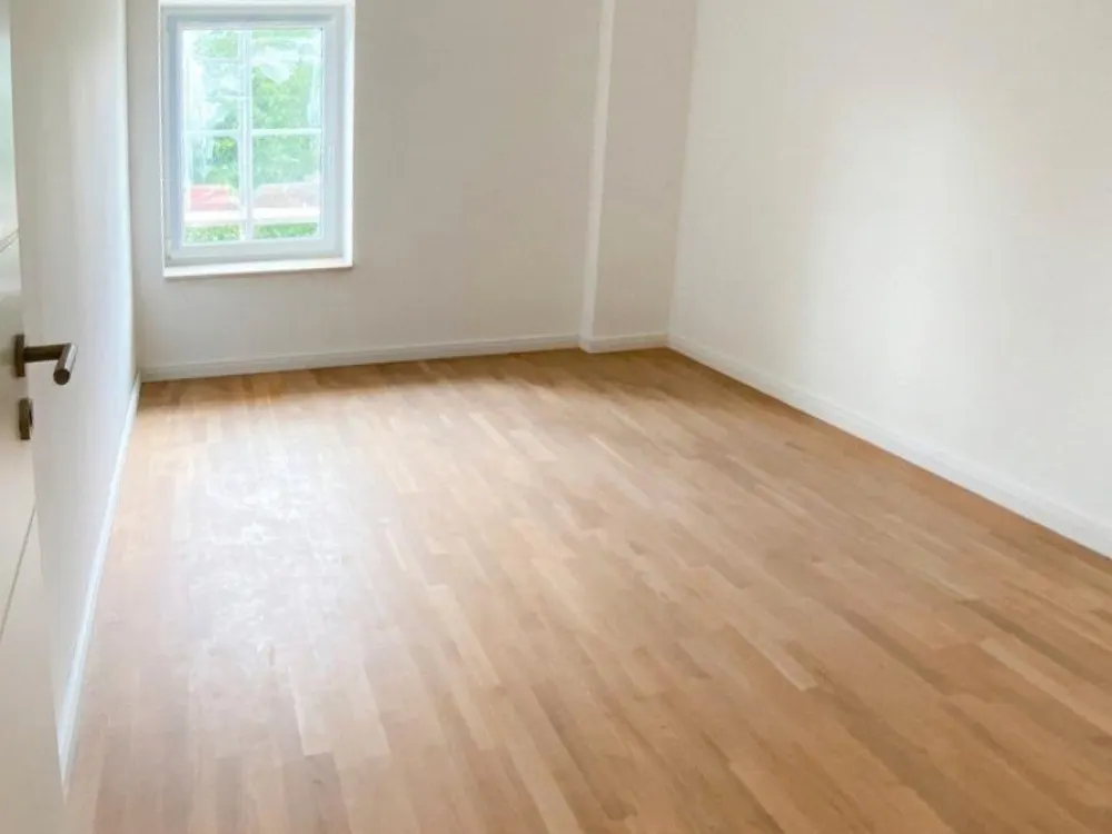 3-Room Ground Floor Apartment with 13 m² Terrace in Laubegast