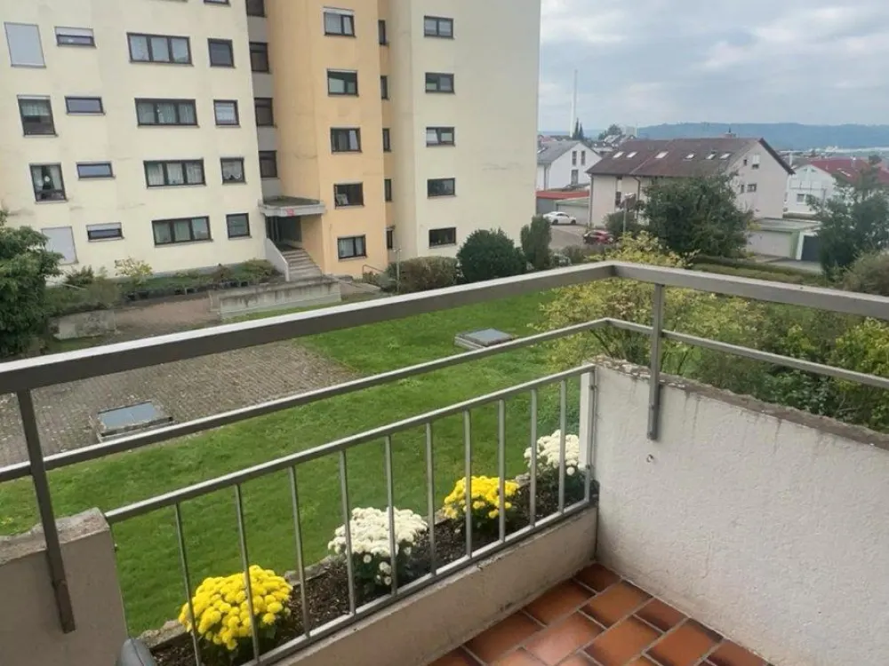 3,5-Zimmer-Wohnung in schöner Lage von Altbach- Balkon & Garage