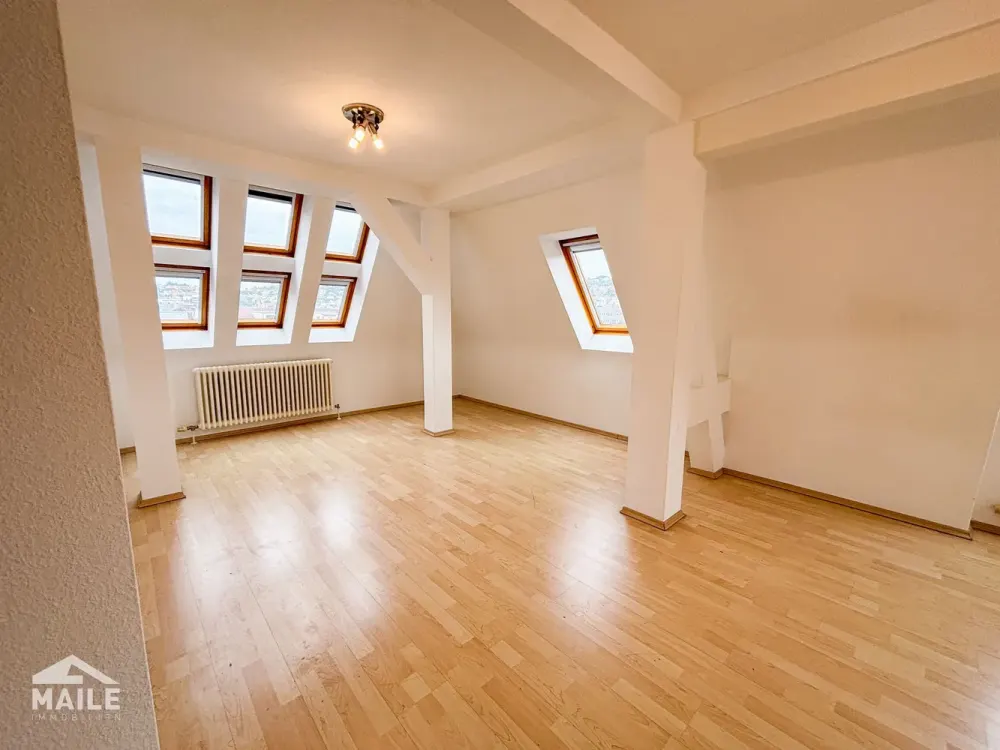 Zentral, geräumig, hell - schöne 3-Zimmer-Dachgeschosswohnung in der Stuttgarter Stadtmitte