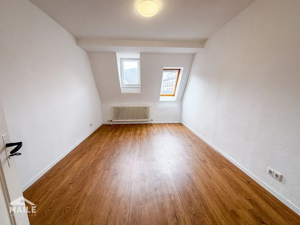Zentral, geräumig, hell - schöne 3-Zimmer-Dachgeschosswohnung in der Stuttgarter Stadtmitte