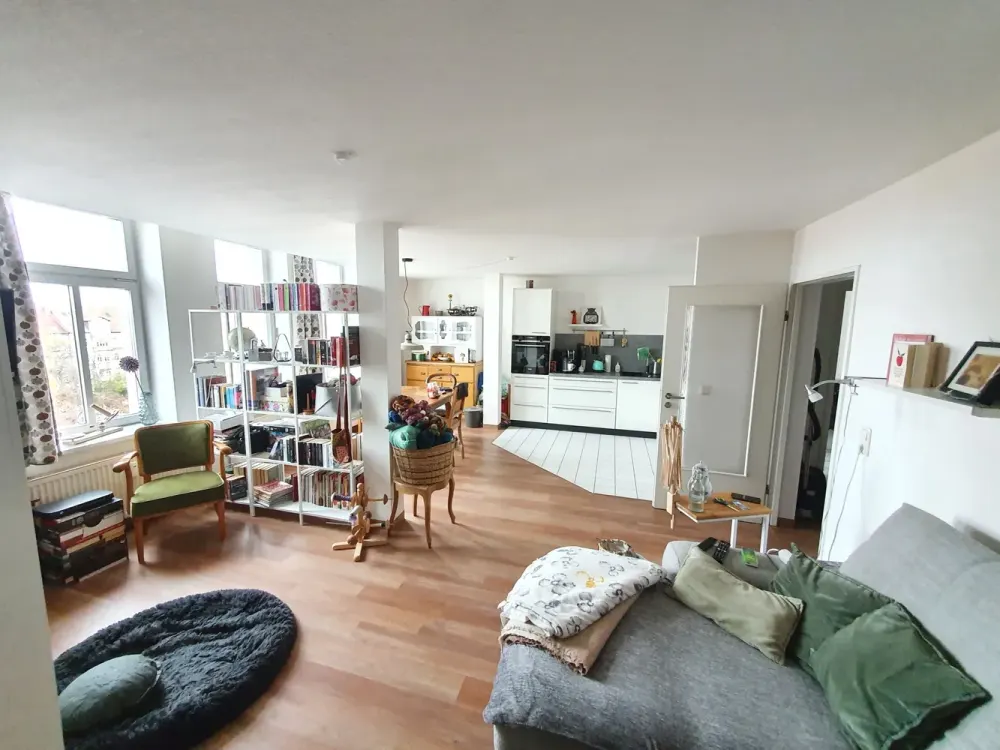 Einbauküche und Tageslichtbad - Extravagante, geräumige 2-Zi.-Maisonette über den Dächern Erfurts!