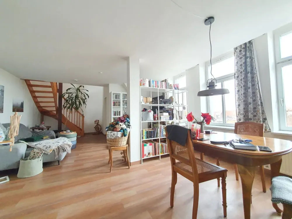 Einbauküche und Tageslichtbad - Extravagante, geräumige 2-Zi.-Maisonette über den Dächern Erfurts!