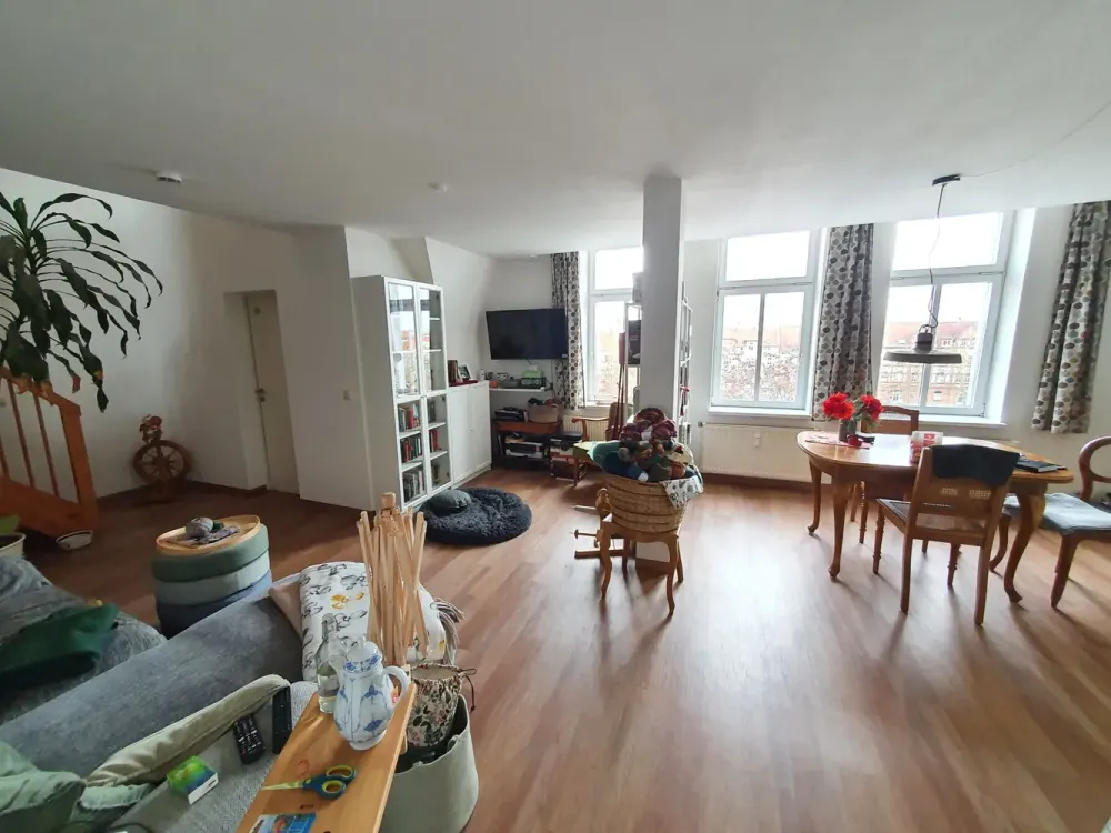 Einbauküche und Tageslichtbad - Extravagante, geräumige 2-Zi.-Maisonette über den Dächern Erfurts!