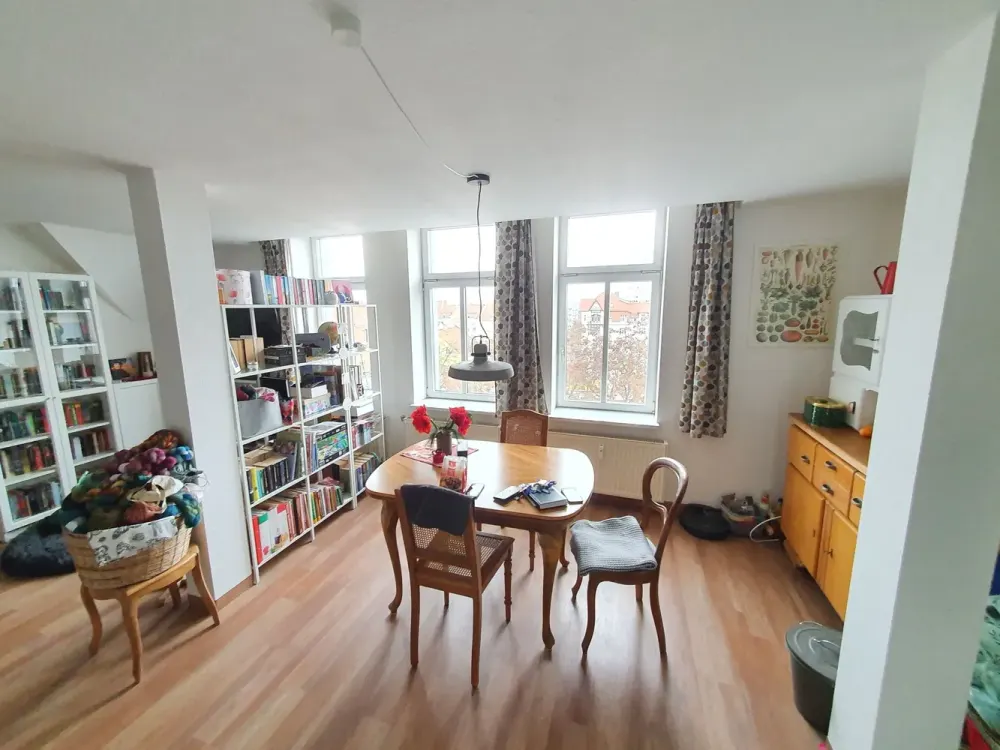Einbauküche und Tageslichtbad - Extravagante, geräumige 2-Zi.-Maisonette über den Dächern Erfurts!