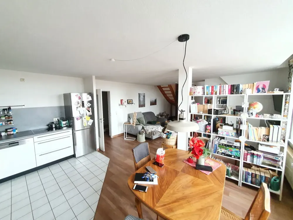 Einbauküche und Tageslichtbad - Extravagante, geräumige 2-Zi.-Maisonette über den Dächern Erfurts!