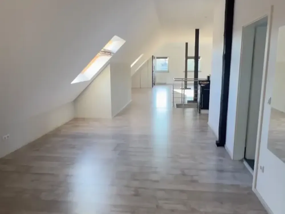 Geräumige Loftwohnung in Bochum | Einbauschrank und Küche | Garage direkt vor der Haustür