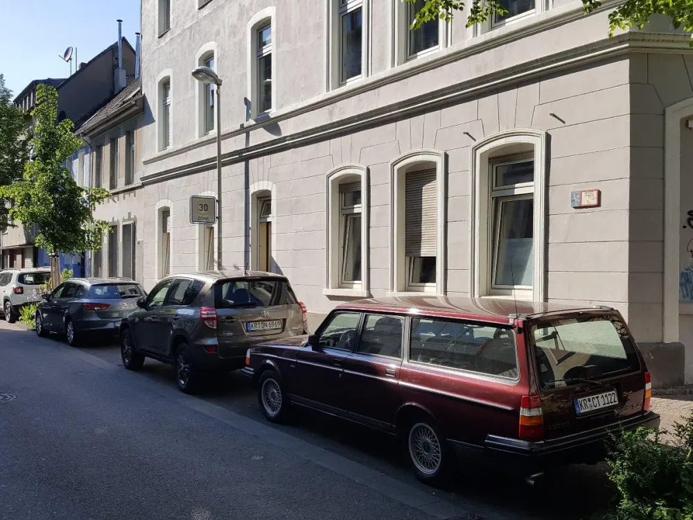 4,5 ZKDBB Altbau in Krefeld Mitte: Mieter als Hausmeister gesucht