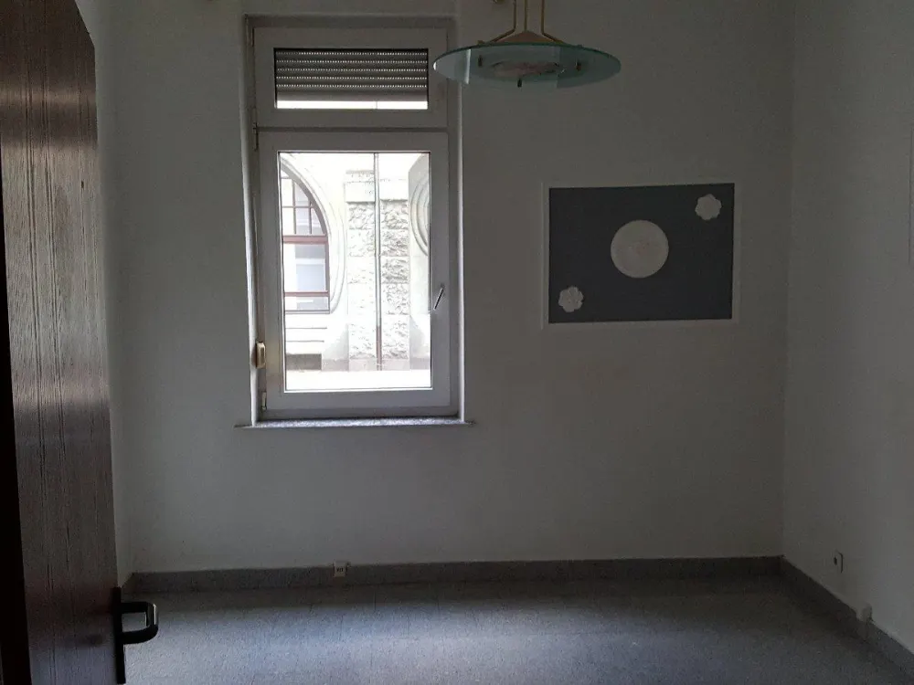 4,5 ZKDBB Altbau in Krefeld Mitte: Mieter als Hausmeister gesucht