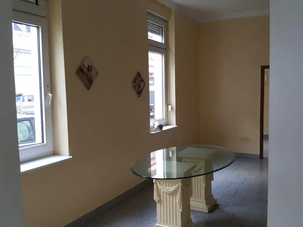 4,5 ZKDBB Altbau in Krefeld Mitte: Mieter als Hausmeister gesucht