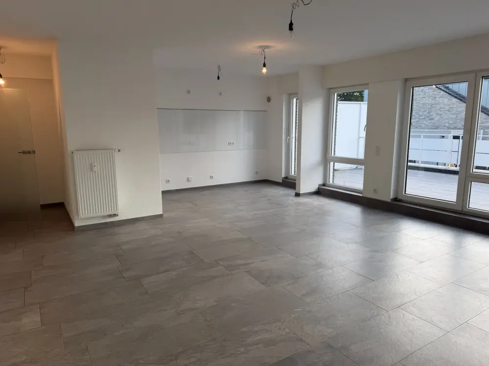 LIVING BEAUTIFULLY! WELL-MAINTAINED - SPACIOUS - LIKE NEW!
