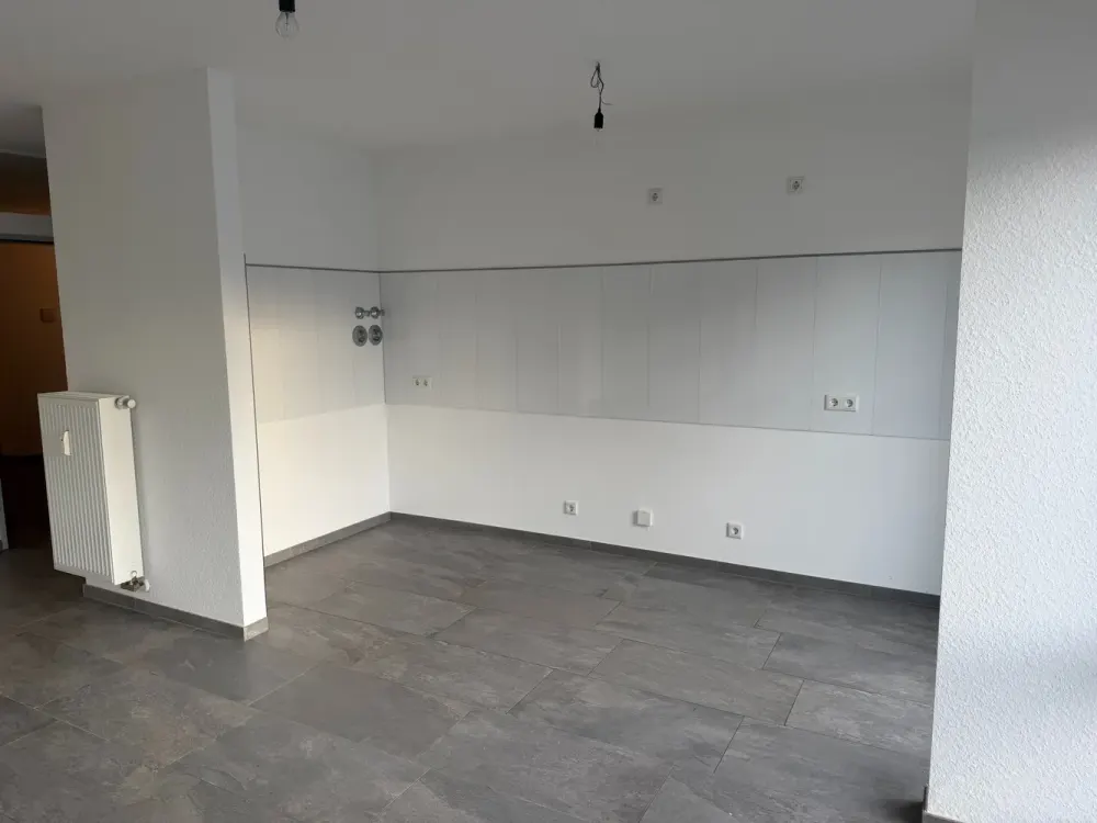 LIVING BEAUTIFULLY! WELL-MAINTAINED - SPACIOUS - LIKE NEW!