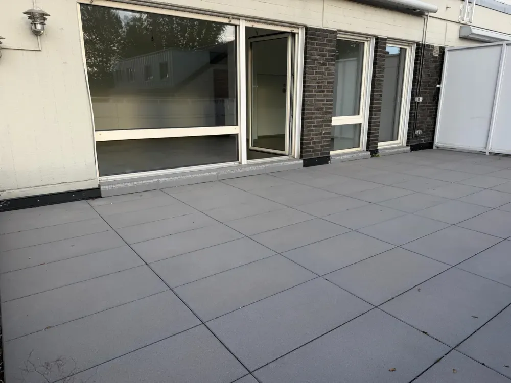 LIVING BEAUTIFULLY! WELL-MAINTAINED - SPACIOUS - LIKE NEW!