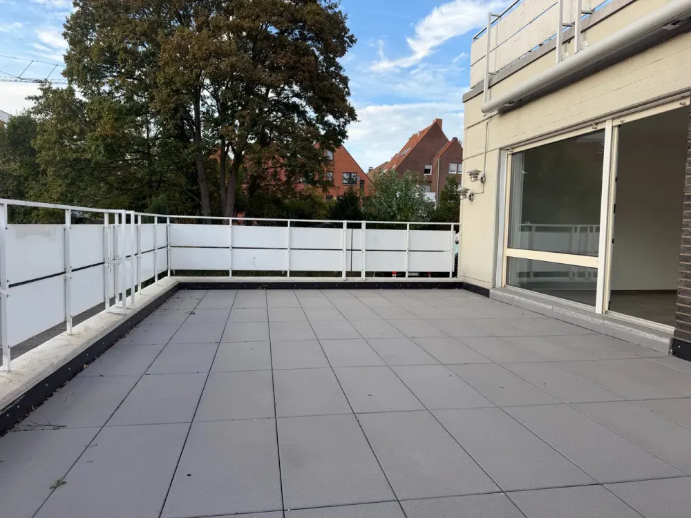 LIVING BEAUTIFULLY! WELL-MAINTAINED - SPACIOUS - LIKE NEW!