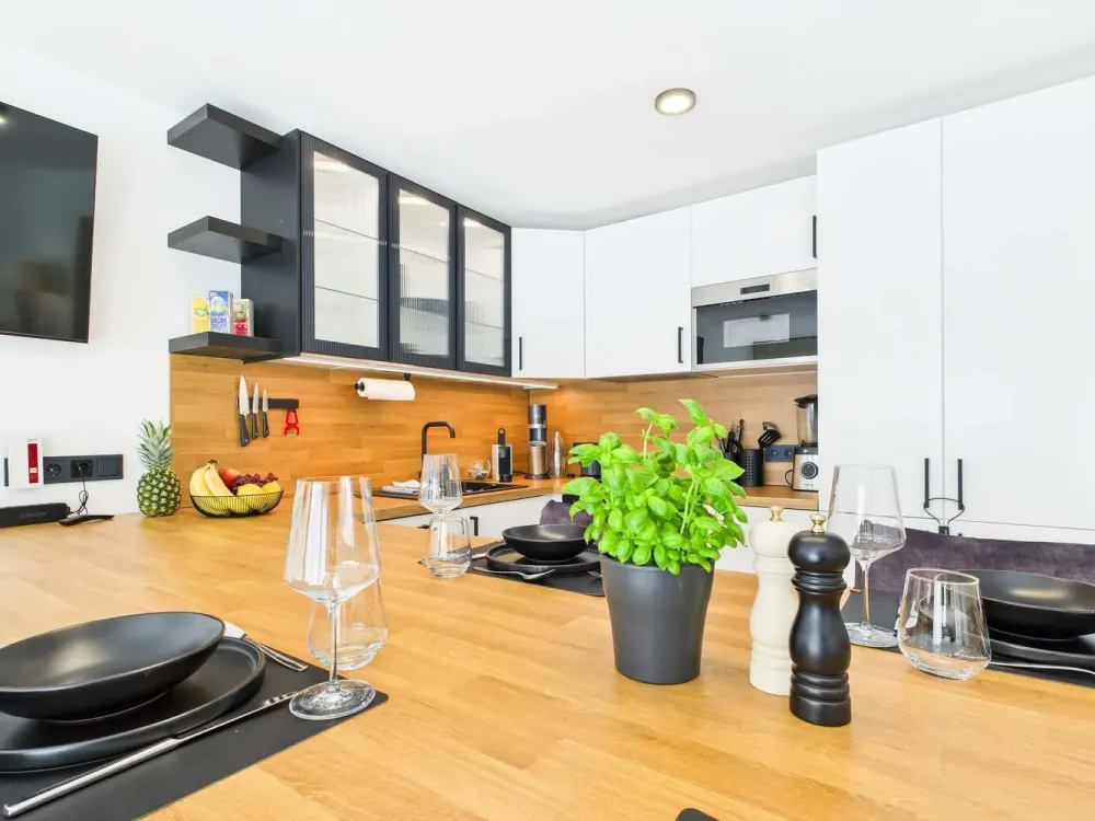 Voll ausgestattet & hochwertig möbliert Wohnung mit Terrasse - ab Okt. 26 bis Juni 27