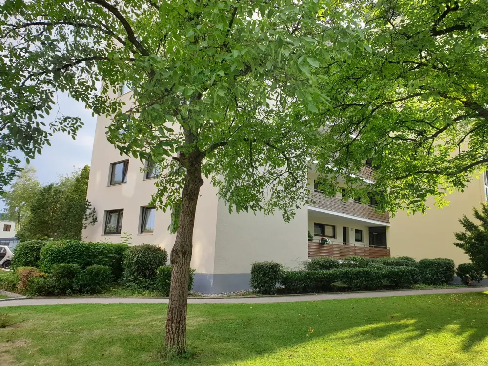 Schöne und helle 4-Zimmer-Wohnung in Unterhaching - zentral, jedoch ruhig gelegen