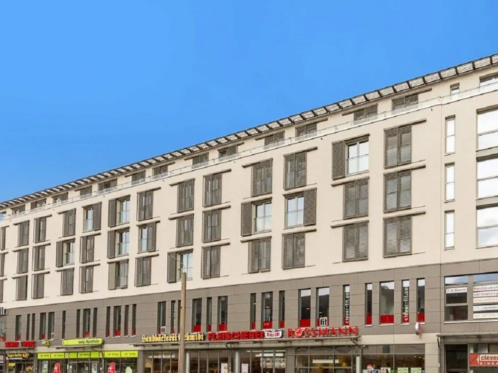 Helle 1,5 Raumwohnung mit Einbauküche und Terrasse in zentraler Lage sucht neuen Mieter