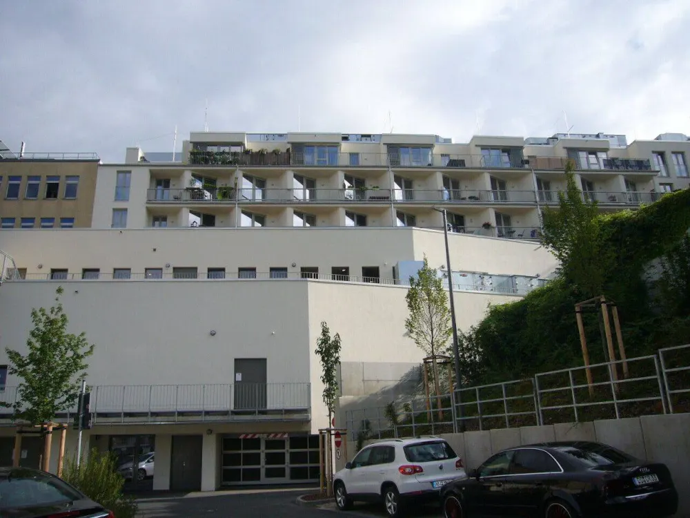 Helle 1,5 Raumwohnung mit Einbauküche und Terrasse in zentraler Lage sucht neuen Mieter