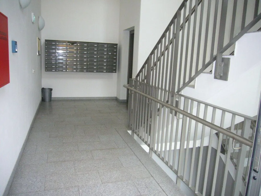Helle 1,5 Raumwohnung mit Einbauküche und Terrasse in zentraler Lage sucht neuen Mieter