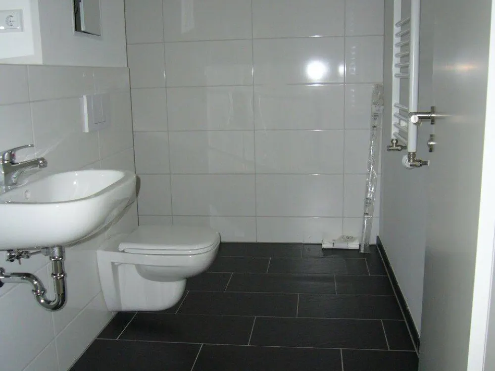 Helle 1,5 Raumwohnung mit Einbauküche und Terrasse in zentraler Lage sucht neuen Mieter