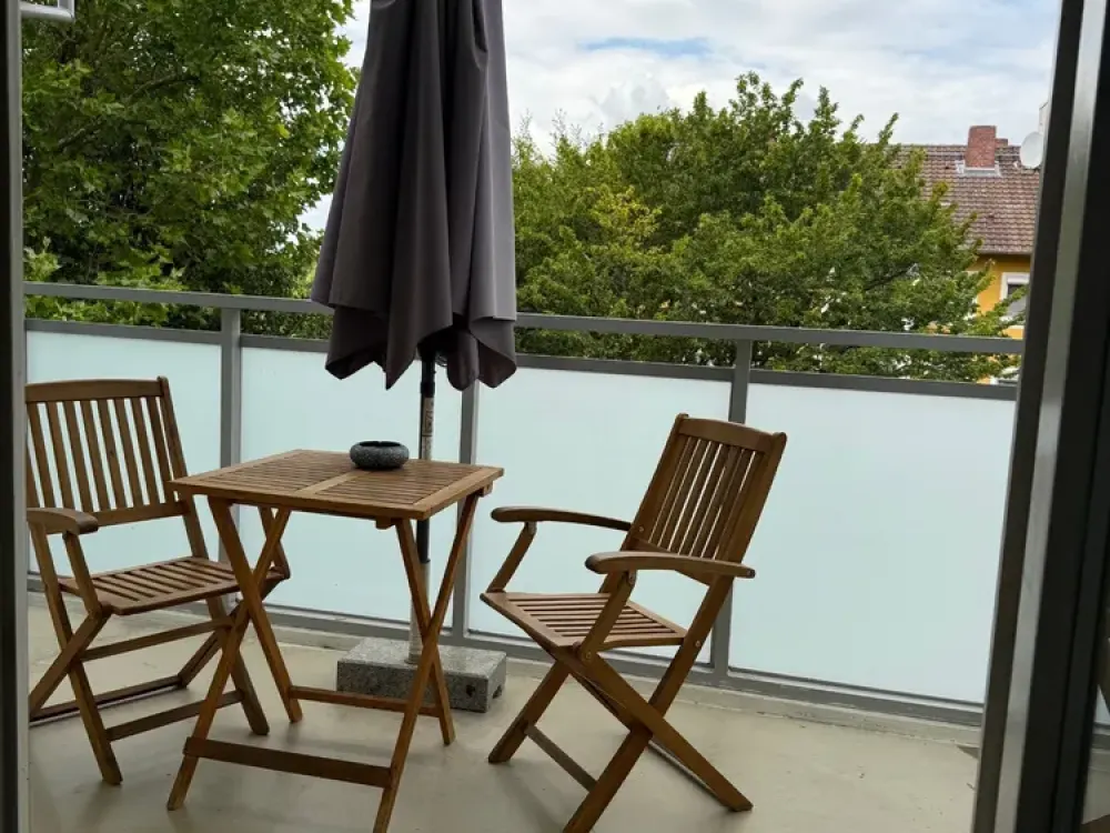 Teilmöblierte Wohnung mit großen Balkon