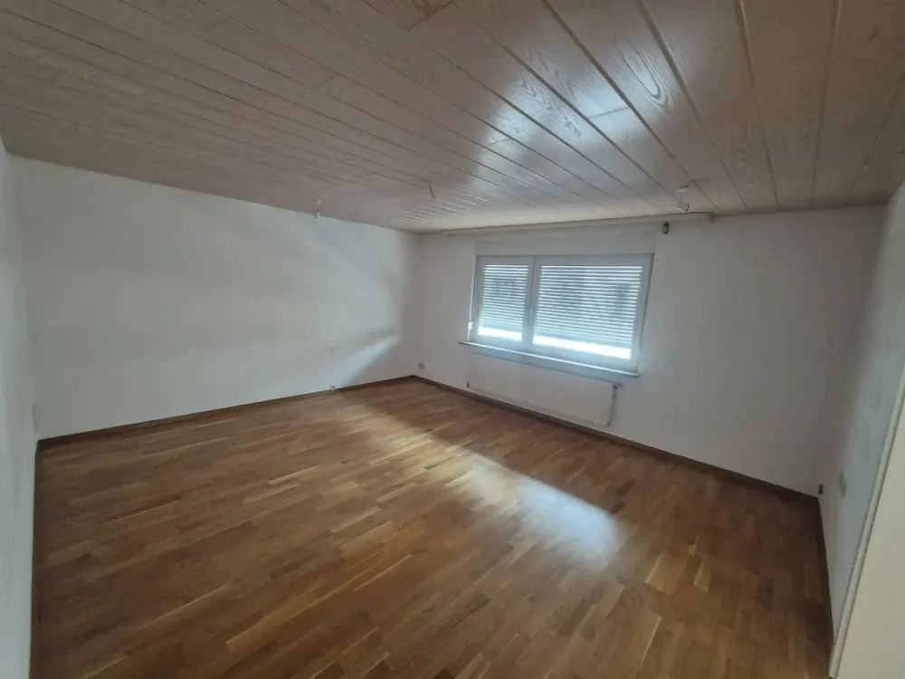 Exklusive 4-Zimmer-Wohnung mit EBK und Stellplatz in Stuttgart