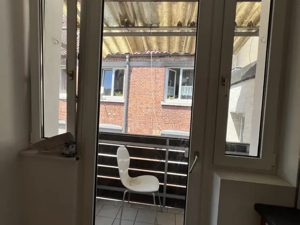 Komfortabel möblierte 2-Zimmer-Wohnung mit Balkon in zentraler und attraktiver Wohnlage.