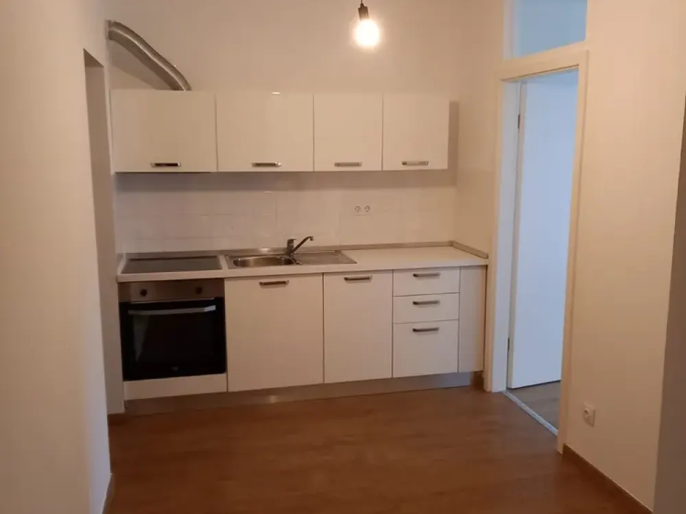 2 Raum Wohnung mit Einbauküche