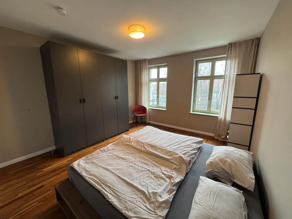 Hochwertig möblierte 2-Zimmer-Wohnung mit großem Balkon
