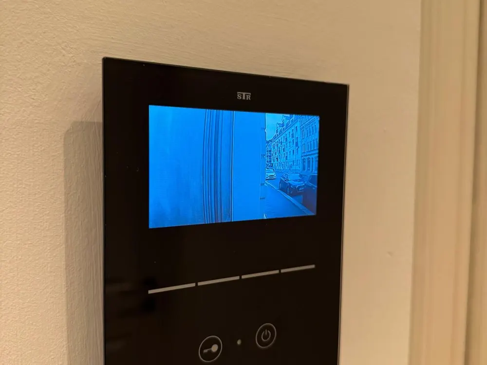 Hochwertig möblierte 2-Zimmer-Wohnung mit großem Balkon