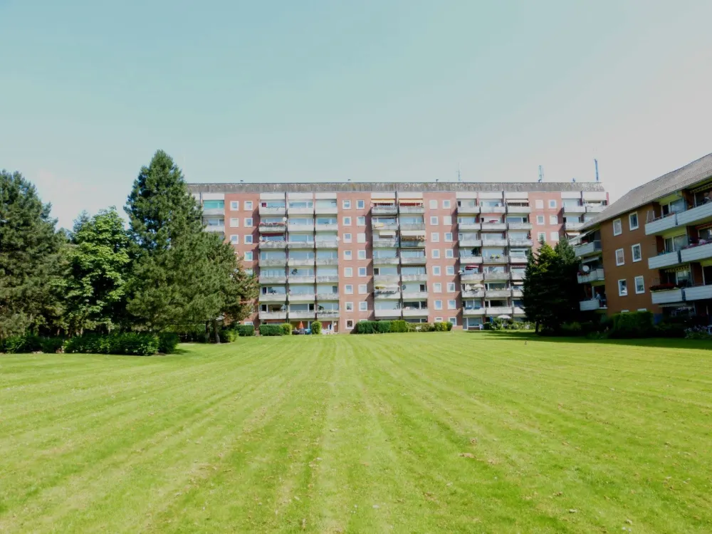Great 2-Room Apartment for Rent in Farmsen!