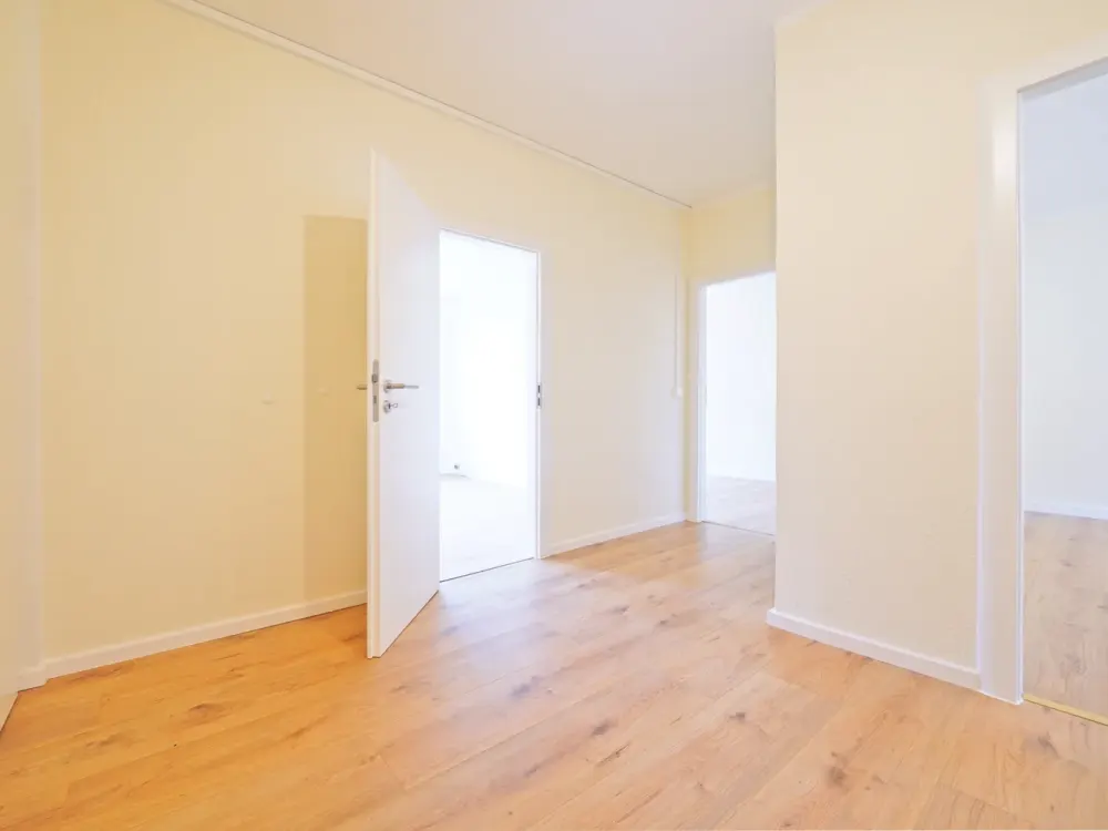 Sanierte 3-Raumwohnung mit West-Balkon * DG * EBK * Bad mit Wanne * PWK-SP * TOP *