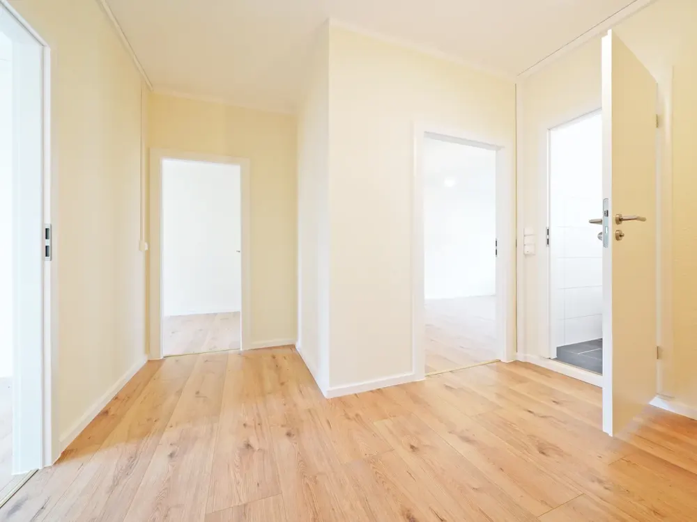 Sanierte 3-Raumwohnung mit West-Balkon * DG * EBK * Bad mit Wanne * PWK-SP * TOP *