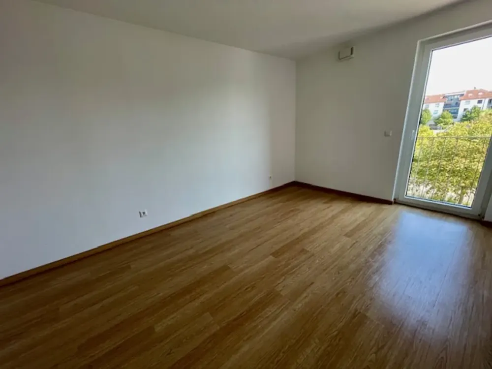 Moderne lichtdurchflutete 3-Zimmer-Wohnung mit Einbauküche