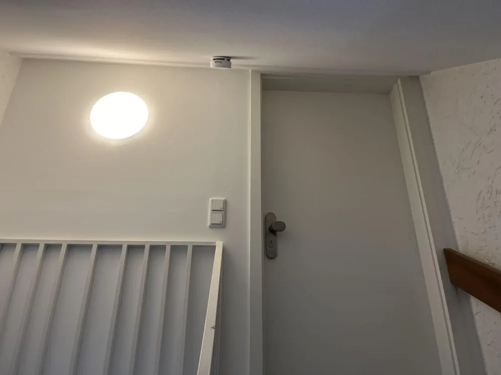 Gemütliche und klimatisierte Dachgeschosswohnung mit Tageslichtbad und Südbalkon