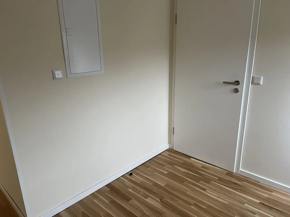 Gemütliche und klimatisierte Dachgeschosswohnung mit Tageslichtbad und Südbalkon