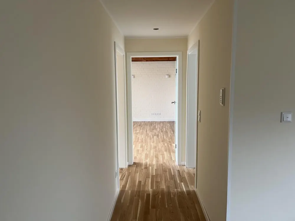 Gemütliche und klimatisierte Dachgeschosswohnung mit Tageslichtbad und Südbalkon