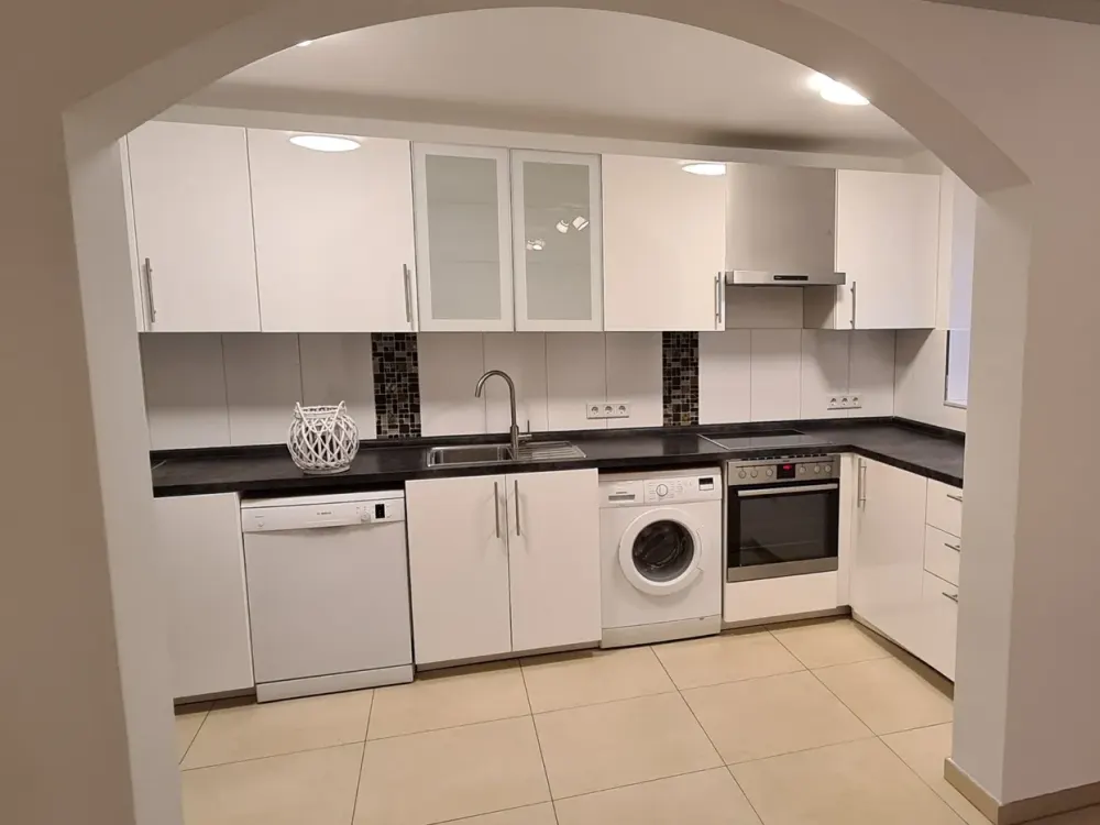 Exklusive, neuwertige 2-Zimmer-Wohnung mit Einbauküche in Köln